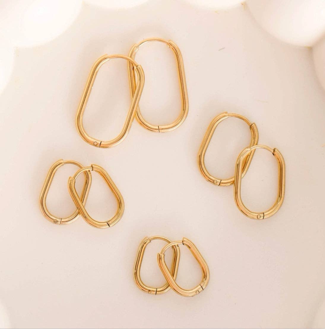 Rectangle Gold Huggies: 10mm